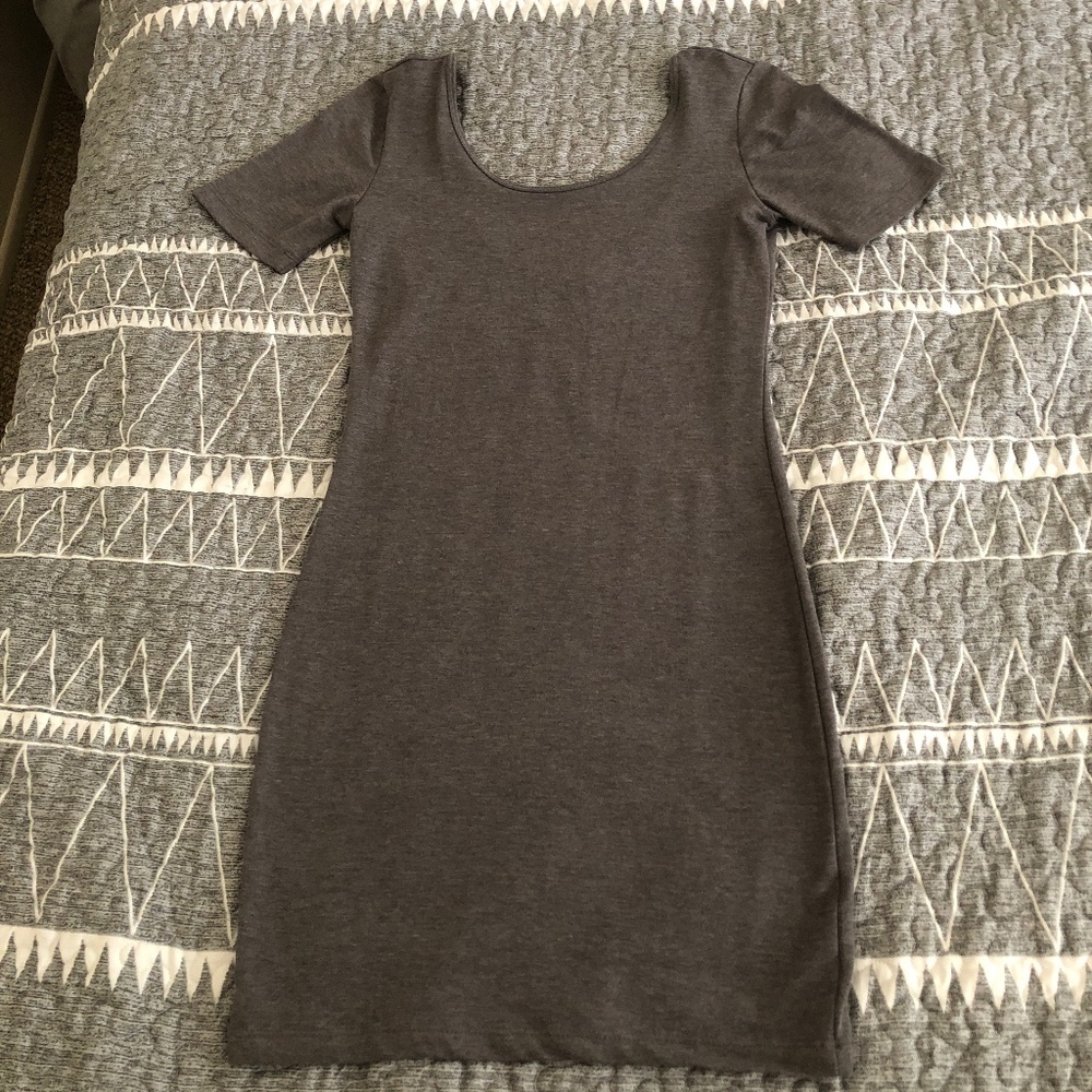 Forever 21 Fitted Short Sleeve Grey Dress Size Small